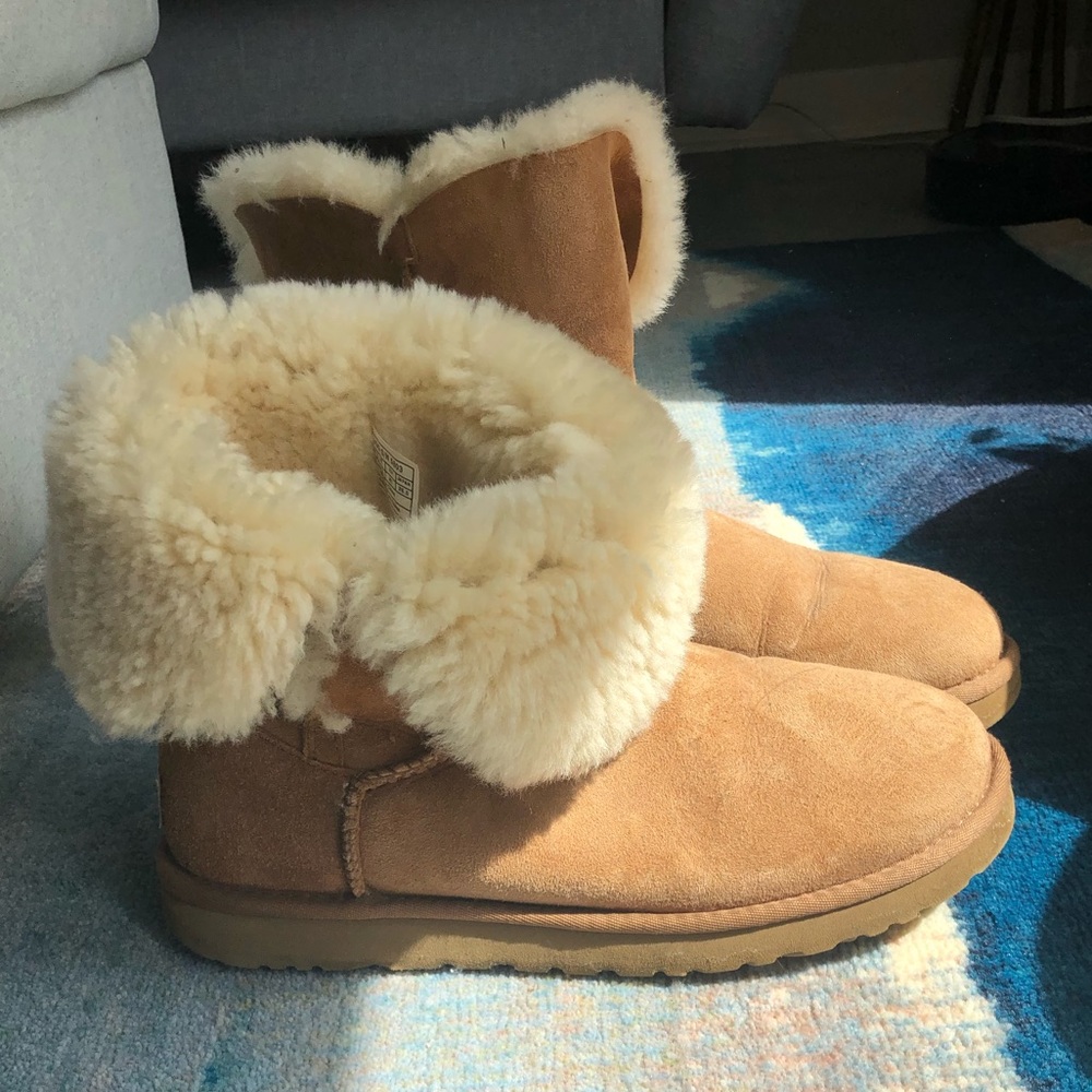 Camel Uggs with cleaning set